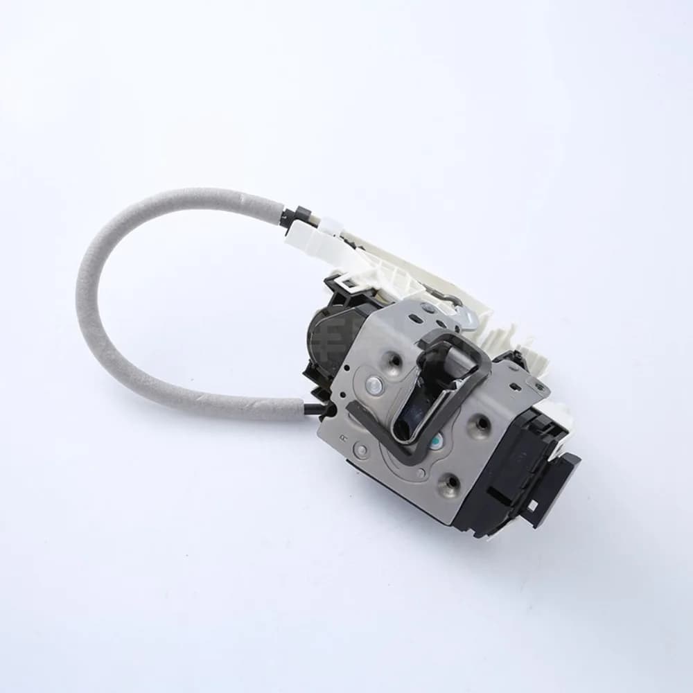 Front Right Door Lock Actuator 2047201835 for Mercedes-Benz W204 W212 X204 C300 C350 E350 E550 GLK350 C63 E63 AMG