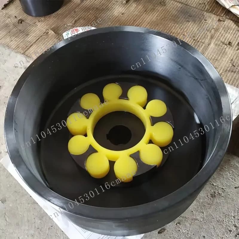 Plum shaft coupling numerical control motor claw rubber elastic keyway coupling industrial machinery