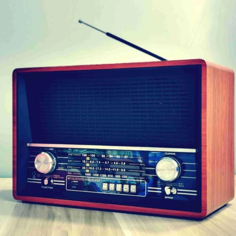 Retro nostalgic desktop radio, Bluetooth speaker, plug-in card charging and plug-in.