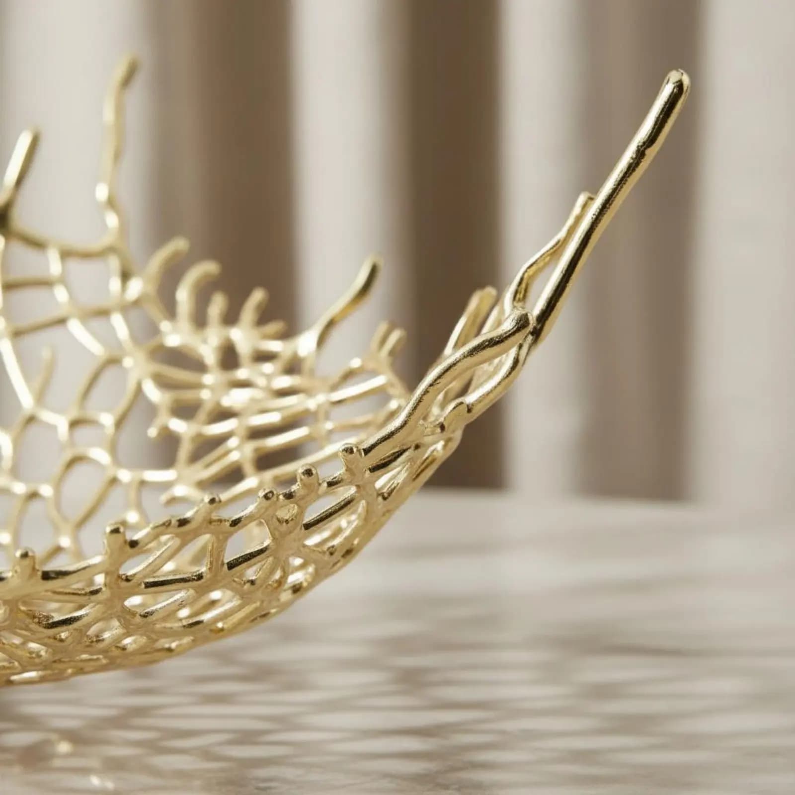 Metal Wire Fruit Bowl Luxury Design Hollow Metal Fruit Basket Gold Wire Decorative Bowl Table Centerpiece Household Decor