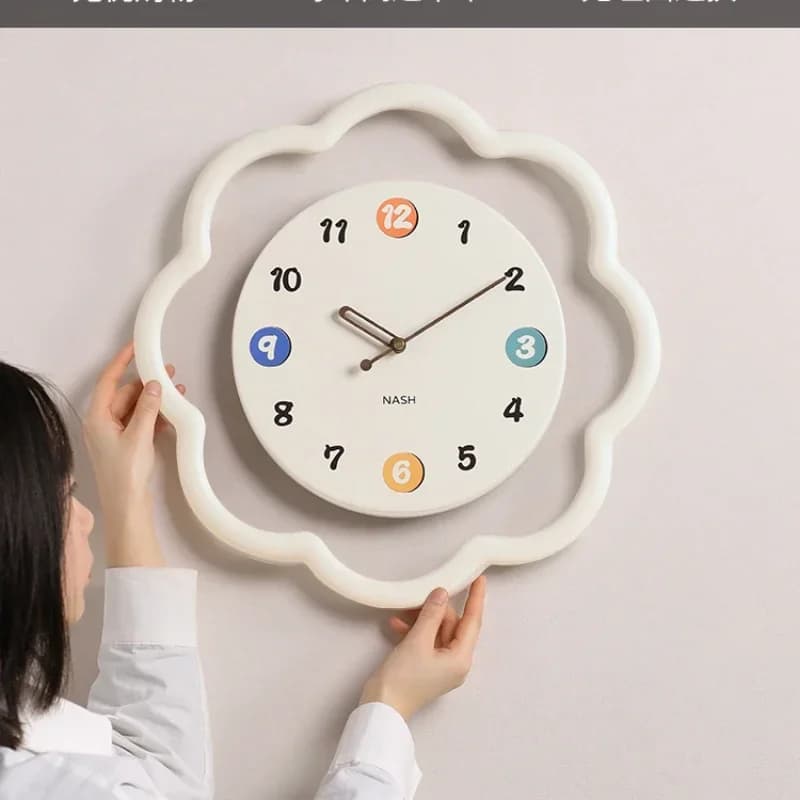 Digital Minimalist Wall Clock Classic Designer Luxury European Flowers Cute Wall Clock Creative Silent Metal Horloge Home Decor