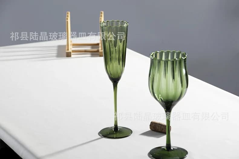 PYHvintage retro green petal goblet medieval flower colored corrugated red wine glass champagne glass