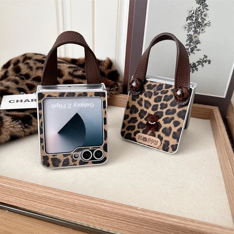 Y2K Retro Leopard Pattern Phone Case For Samsung Z Flip 7 8 6 5 4 3 Brown Bear Decor Brown Leather Wrist Band Women Trendy Shell