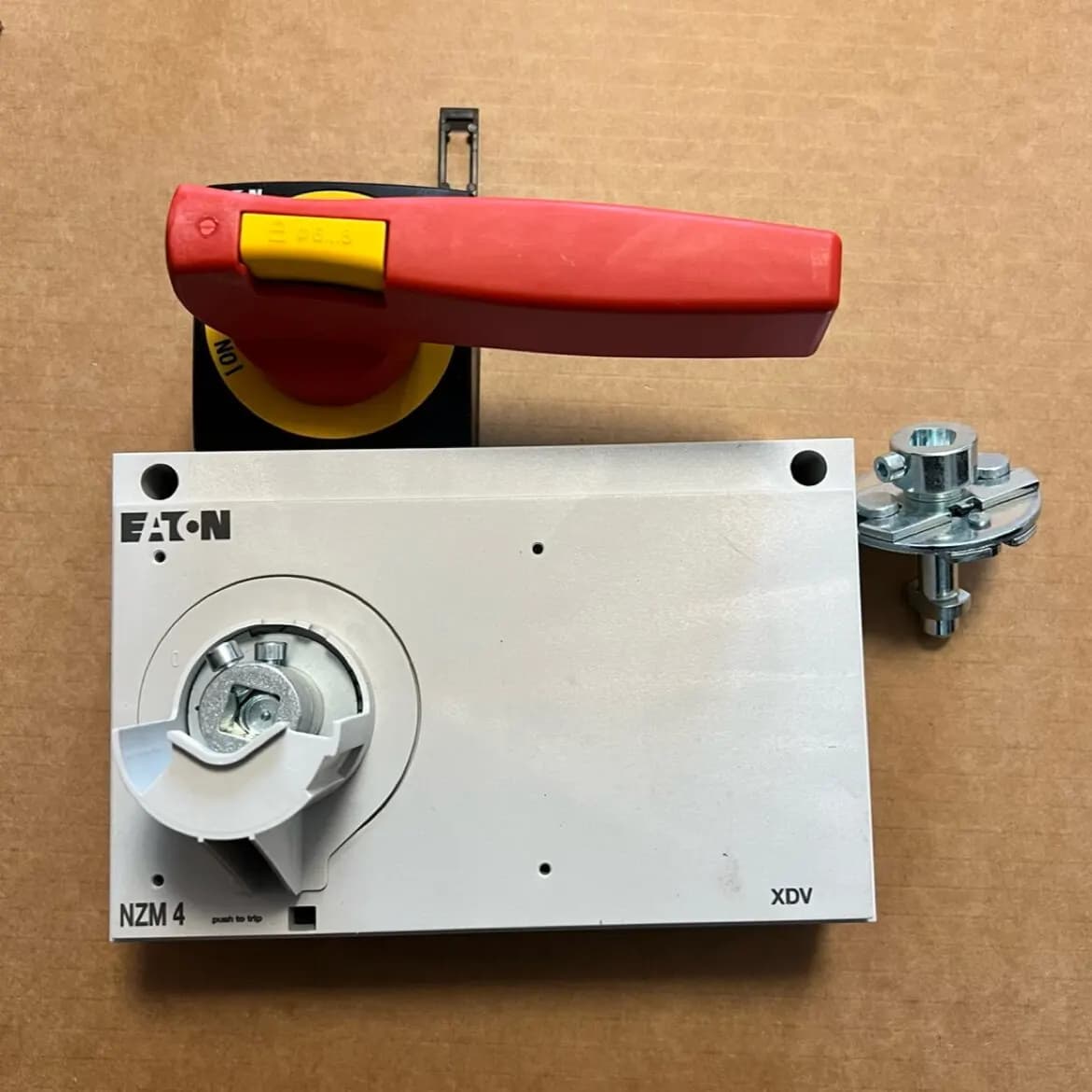 Eaton Muller NZM4-XTVDVR Rotary Door Handle Interlock for NZM4 MCCB Circuit Breaker Safety Lock Industrial Control Panel