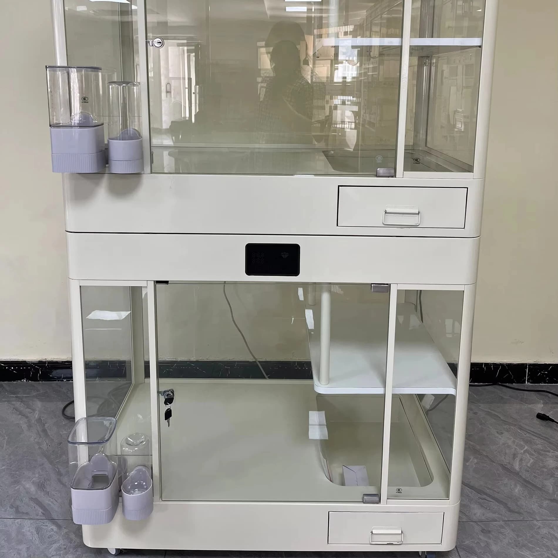 Luxury Multi-functional Smart Cat Cabin with Air Purification, Disinfection, Sterilization and Constant Temperature