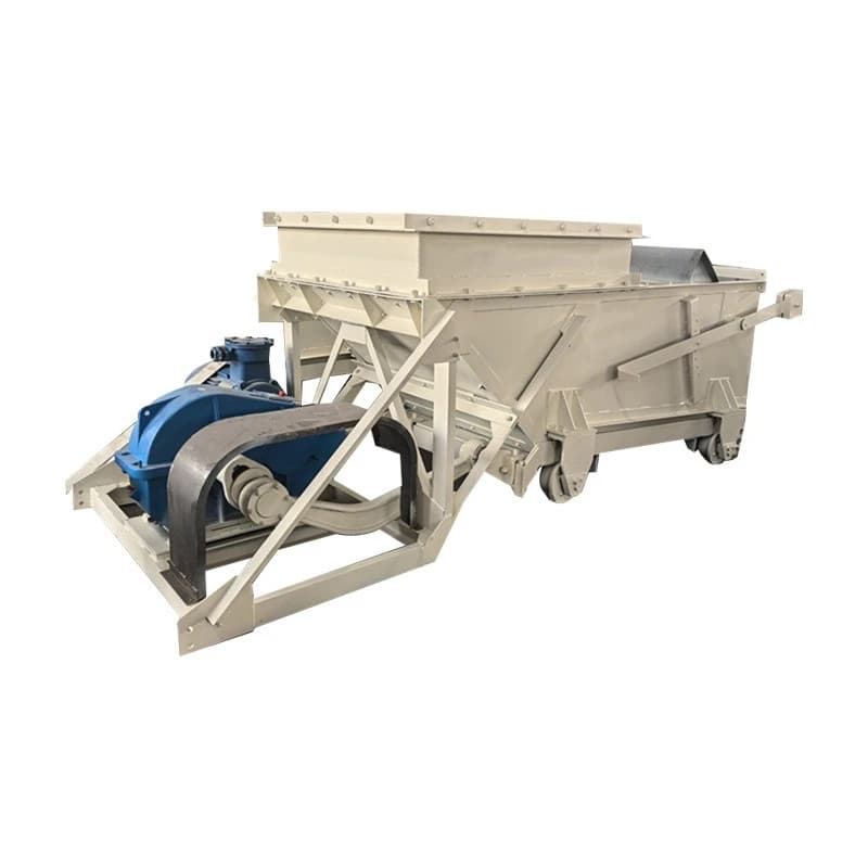 Reciprocating coal feeder, coal bunker double crank structure, uniform feeding equipment for coal mines