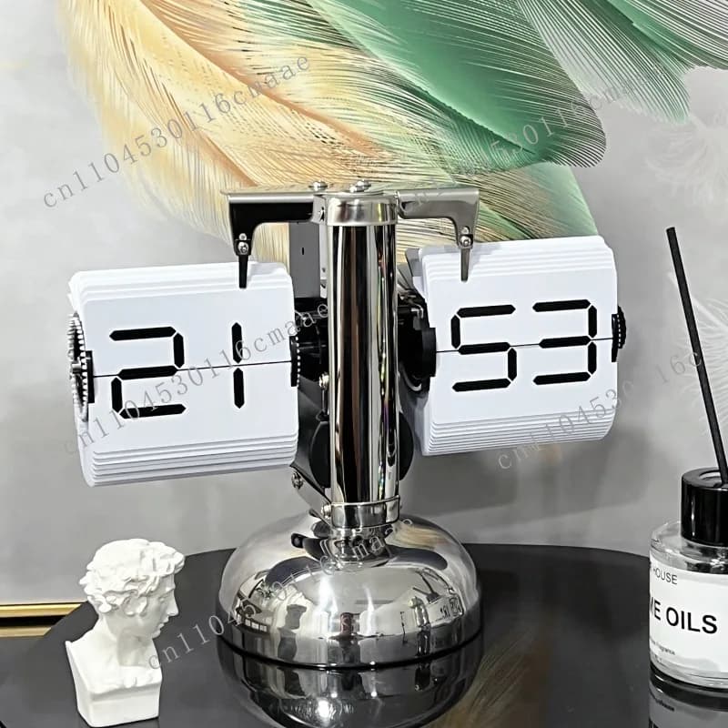 Automatic page turning clock European retro simple living room clock small balance mechanical page turning clock