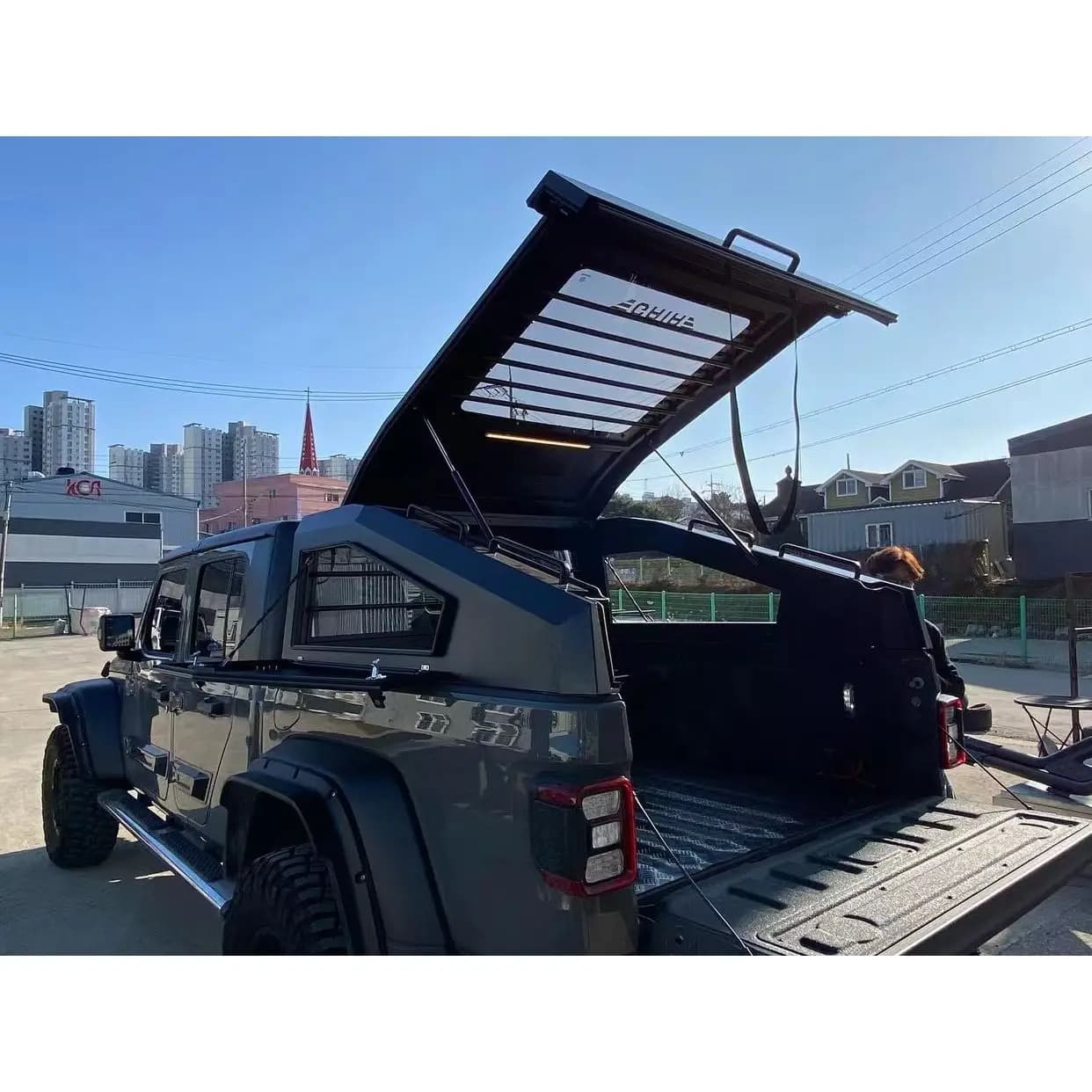 Ext Wholesale Hot Sale Unique Waterproof Steel Hardtop Topper Canopy Split Design Camper Pickup Truck Special for JT Gladiator