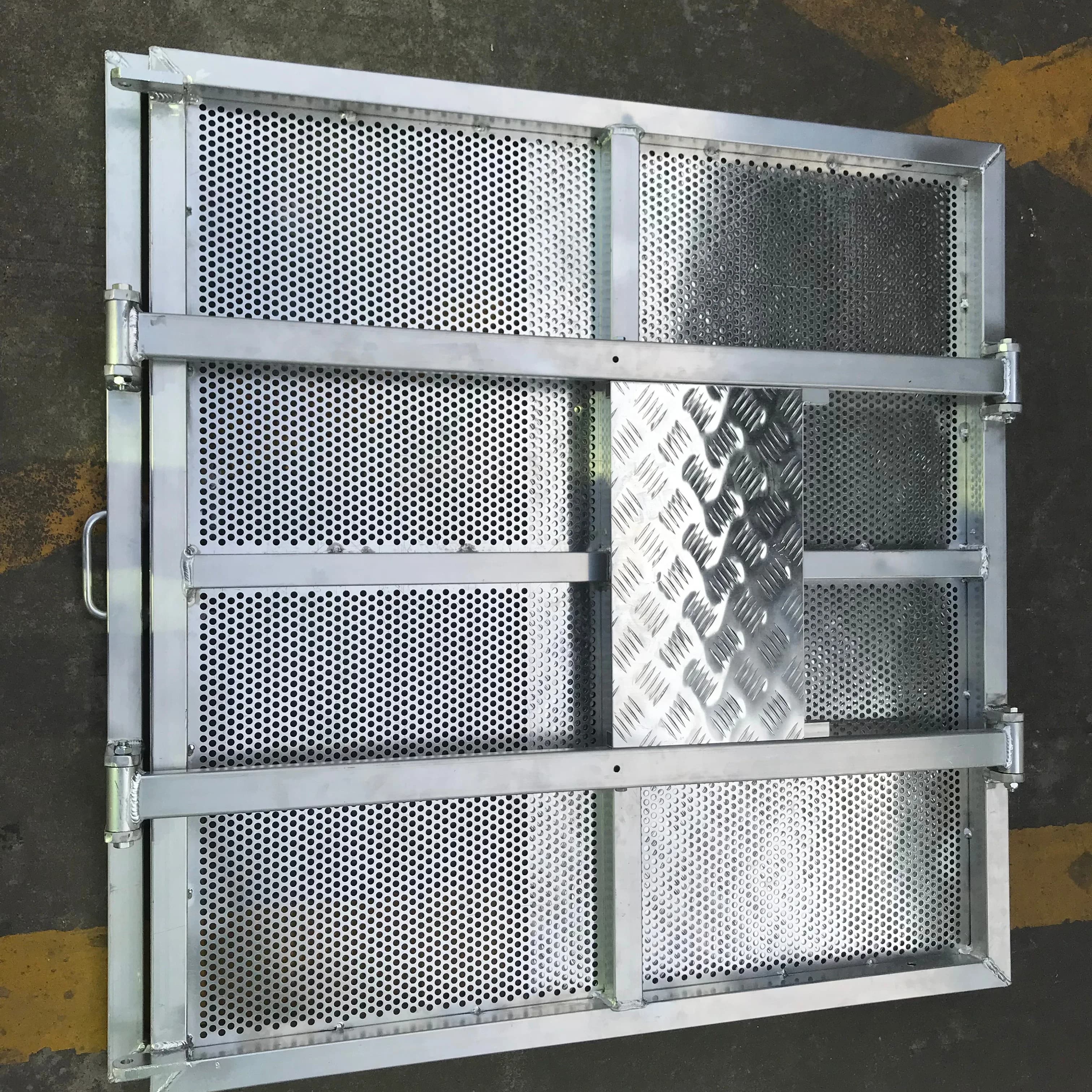 【Factory Wholesale】Silvery Crowd Control Safety Barrier Steel And Aluminum Alloy Traffic Barricade For Bridge Event And Concert