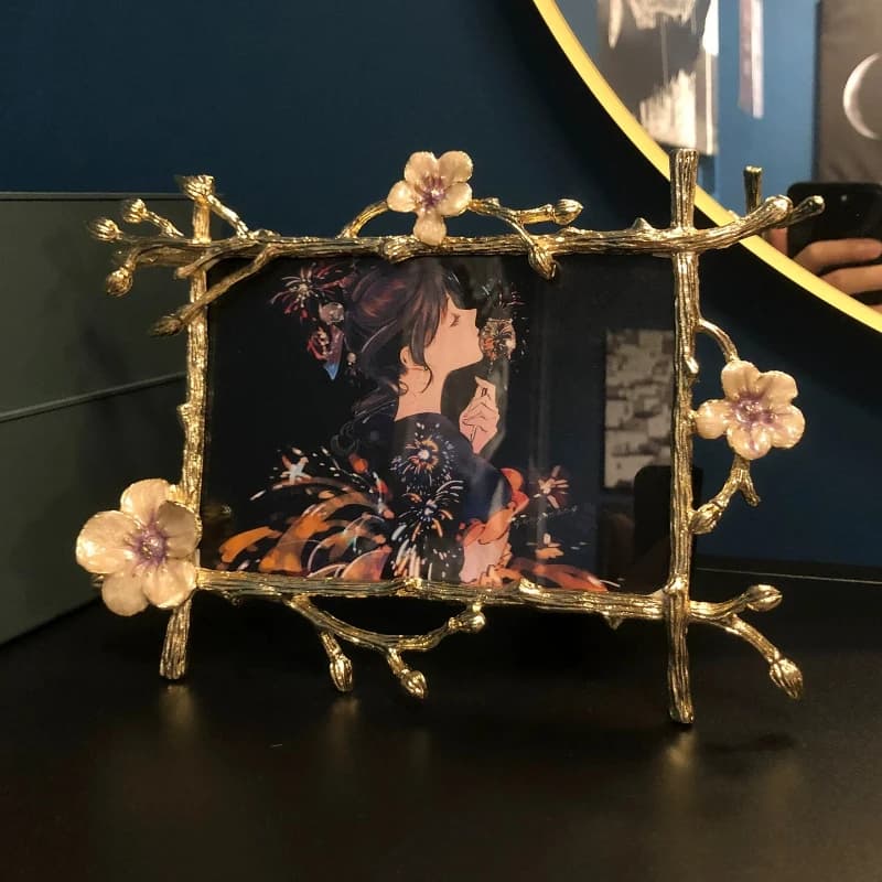 Nordic Style Minimalist Metal Picture Frame, Light Luxury Creative Tabletop Photo Frame, 6 7 Inch Gold Desk Decor for Bedroom