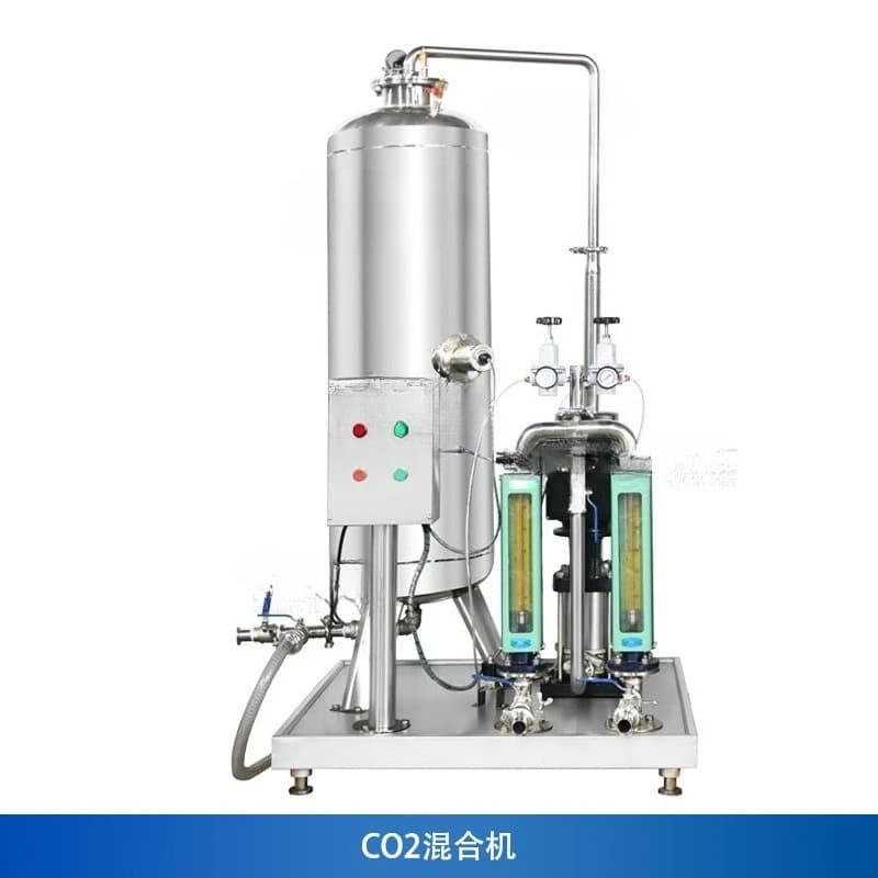 Semi-automatic equal-pressure filling machine for carbonated beverages