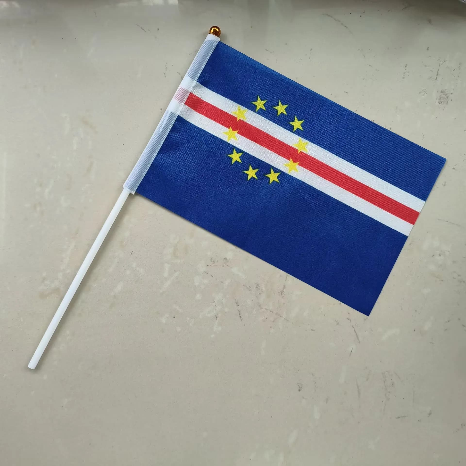 xvggdg  50pcs  14 * 21cm    Cape Verde hand flag  plastic flagpole, used for waving flags during holiday decoration