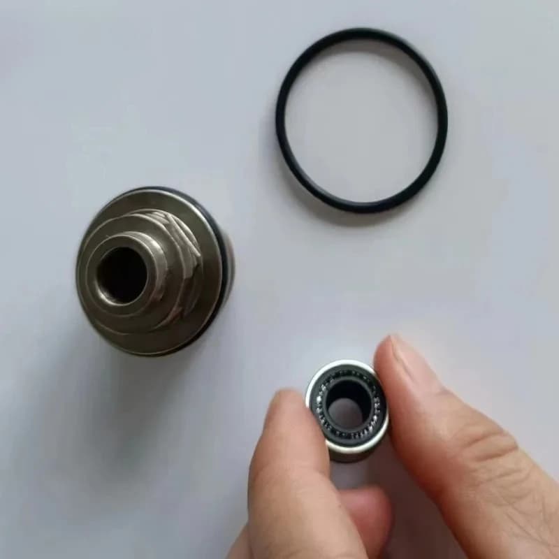 High pressure oil pump seal assembly is applicable to C6 2.0 EA113 06F127025L 06F127025M 06F127025H 06F127025B   06F127025D