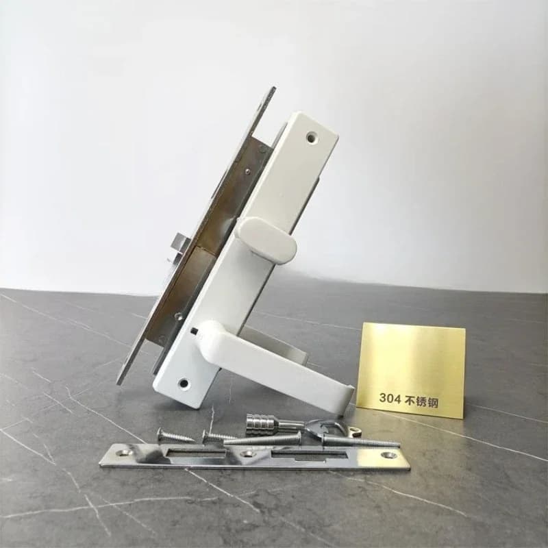 Public toilets are unlocked, mobile toilets are marked with locks, train toilets, and triangular handle locks.