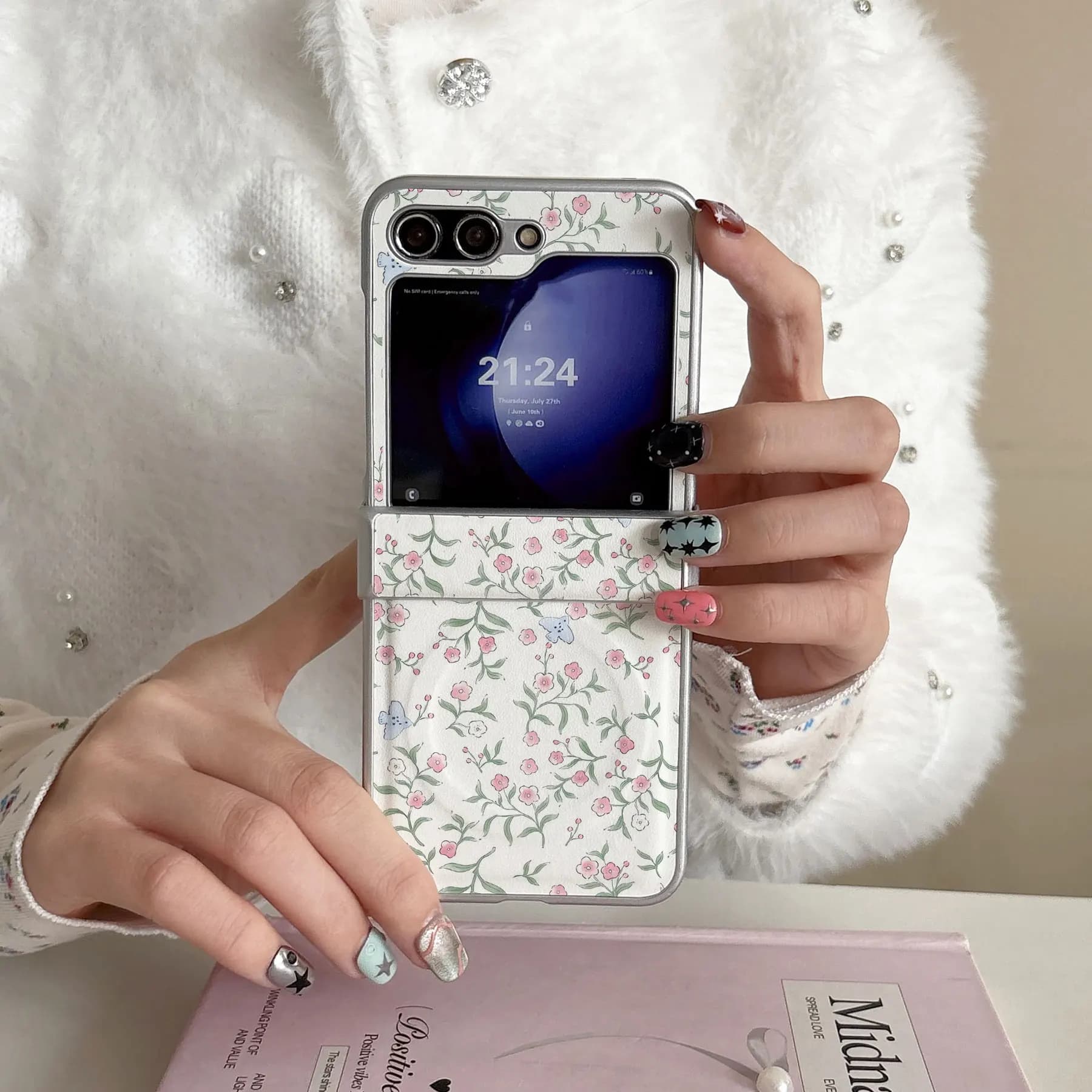 This Cute Striped Floral Cherry Folding Phone Case Is Suitable for Samsung Galaxy Z Flip8/7/6/5/4/7Fe Protective Cases