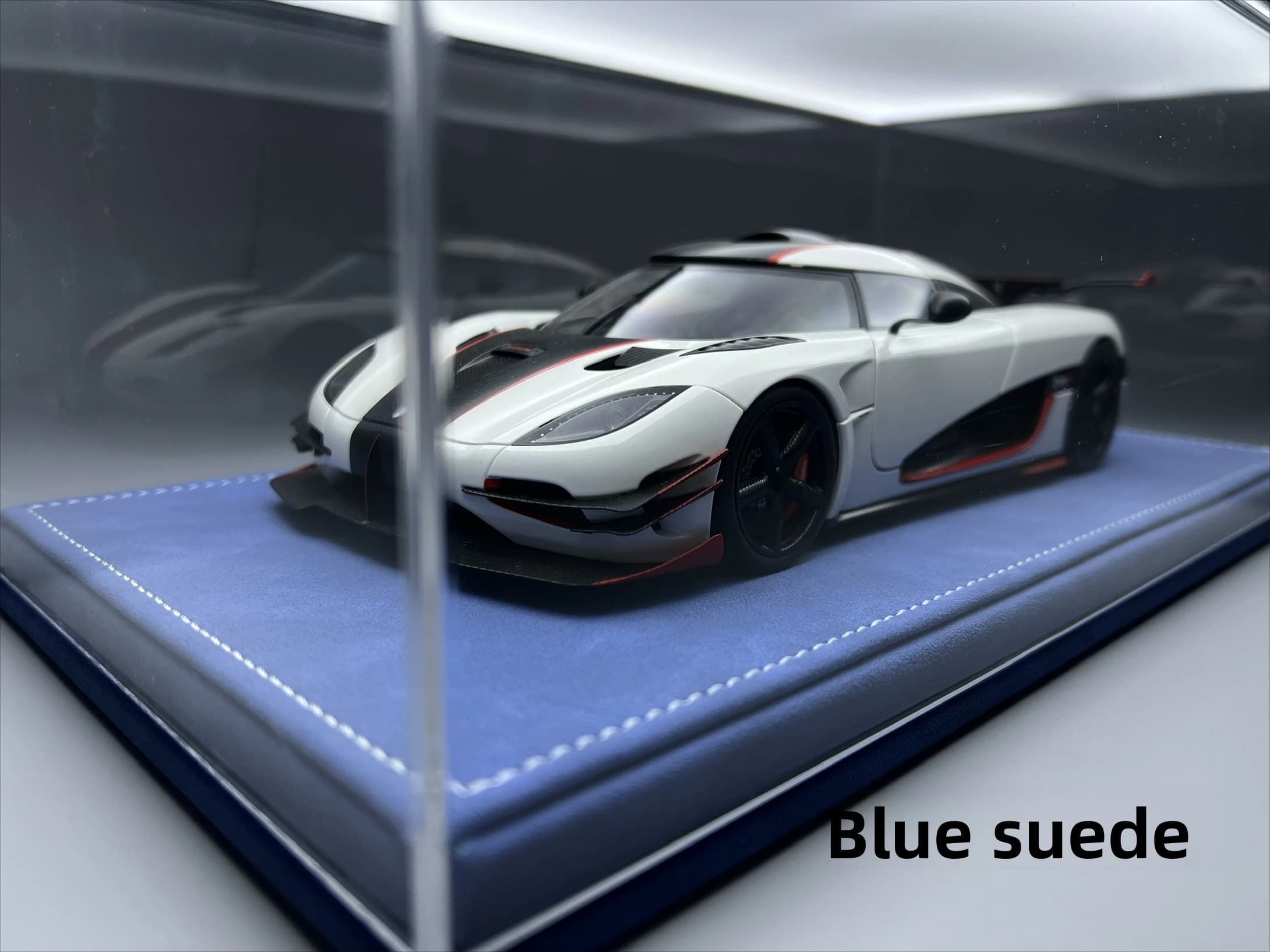 Suitable for 1:18 car model acrylic display box dust cover integrated leather bottom AutoartCMC model collection