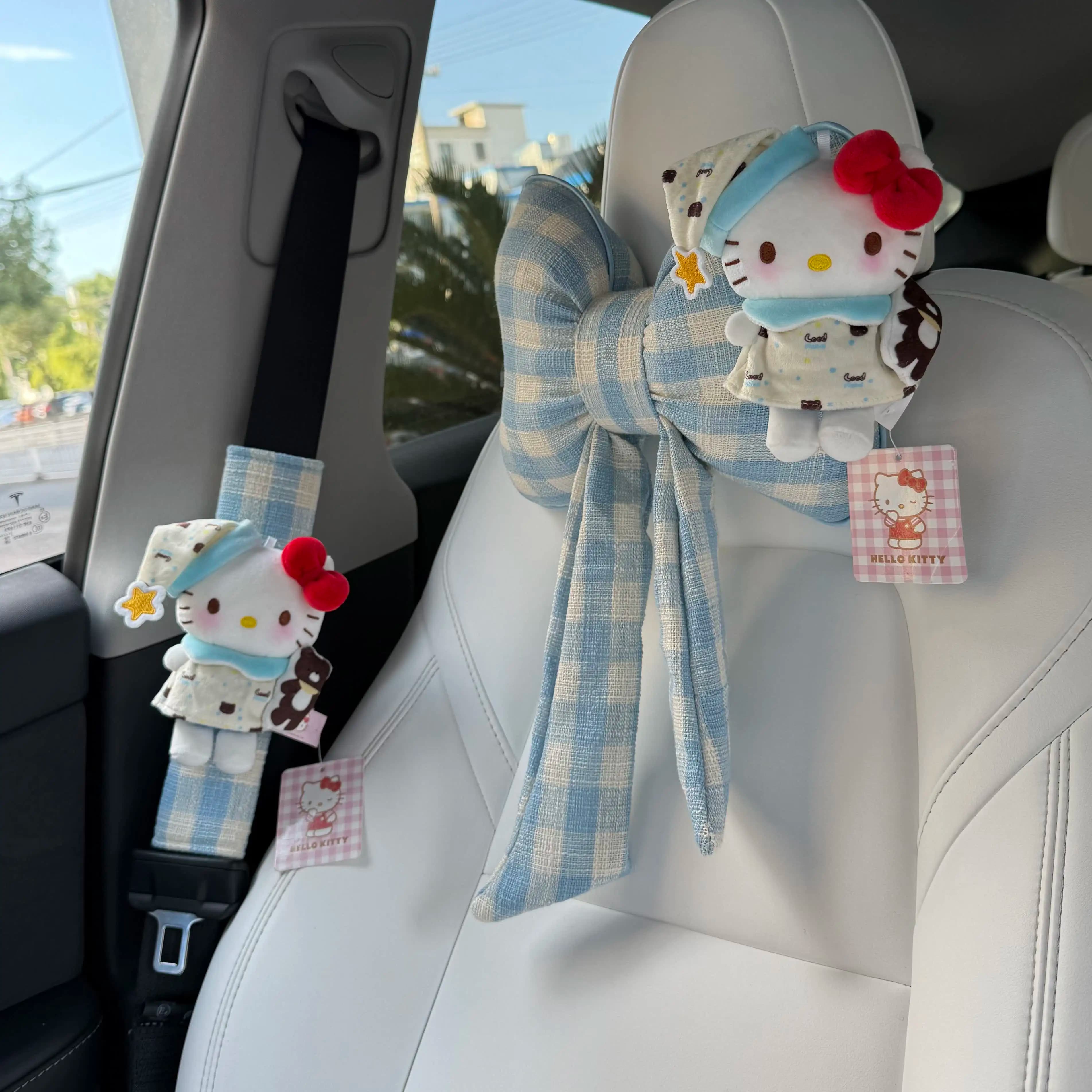 Pajama‑Style Hello Kitty Car Headrest Neck Pillow With Bow Knot, Four‑Season Universal Soft Plush Car Seat Head Cushion