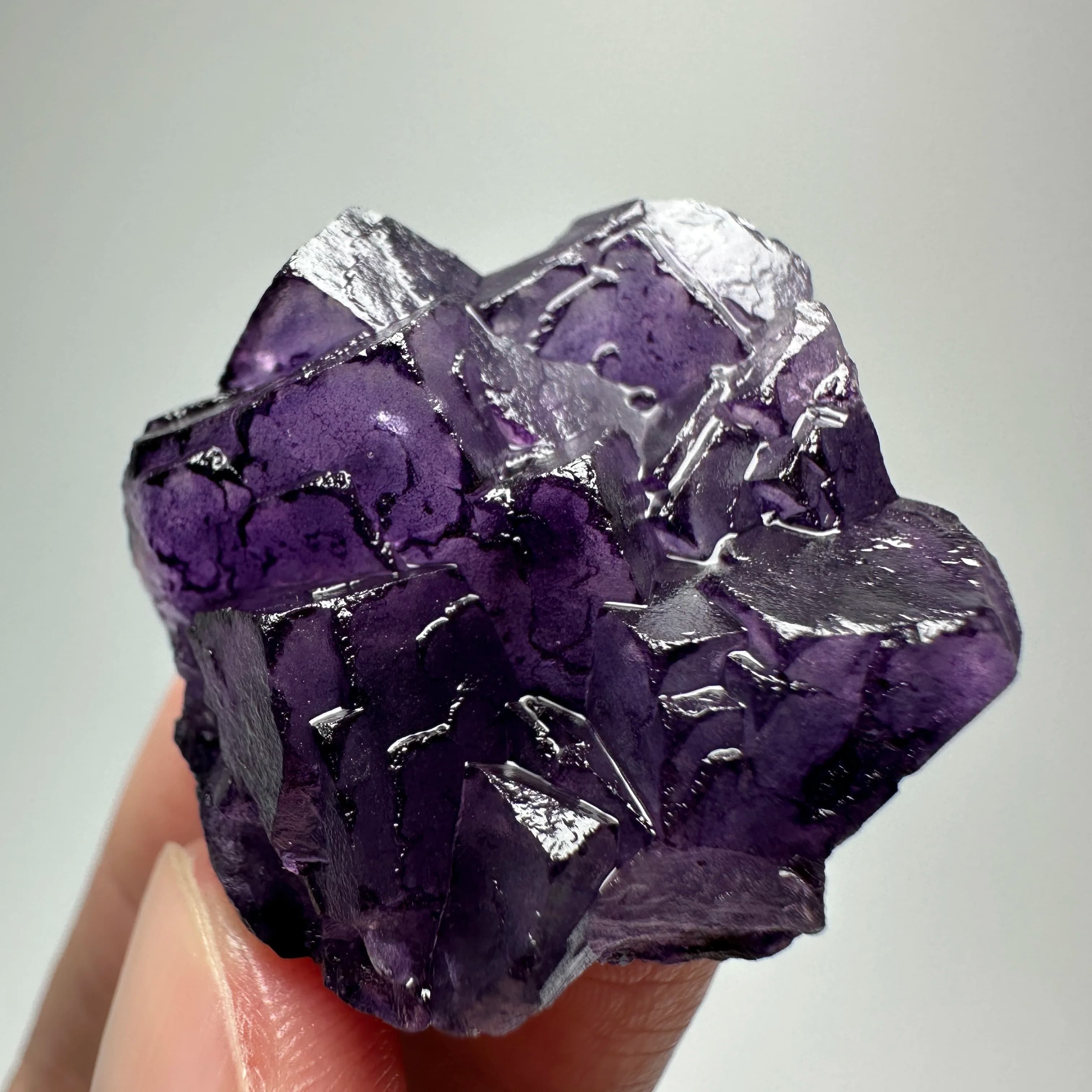 Natural fluorite purple fluorite crystal mineral original teaching specimen, reiki healing stone, home decoration
