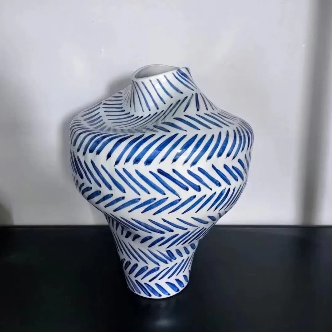 Blue White Chevron Pattern Ceramic Vase Handmade Art Flower Vase for Dried Flowers Living Room Desktop Home Decor Ornament