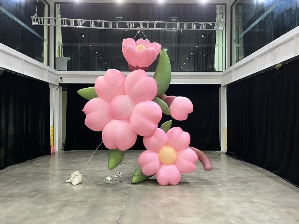 Giant Waterproof Durable Modern Event Decoration Pink Inflatable Flower Chains LED Light Wedding Easy Setup Customizable Colors