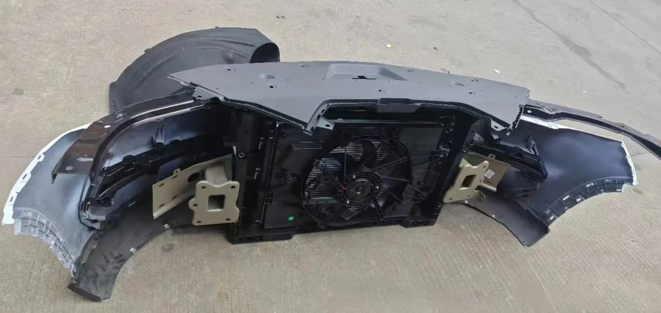 Second Hand Auto Car Bodykit for BYD Song Plus Nose Cut  Front Bumper Lip Headlights Bumper Replacement Front Bumper Complete