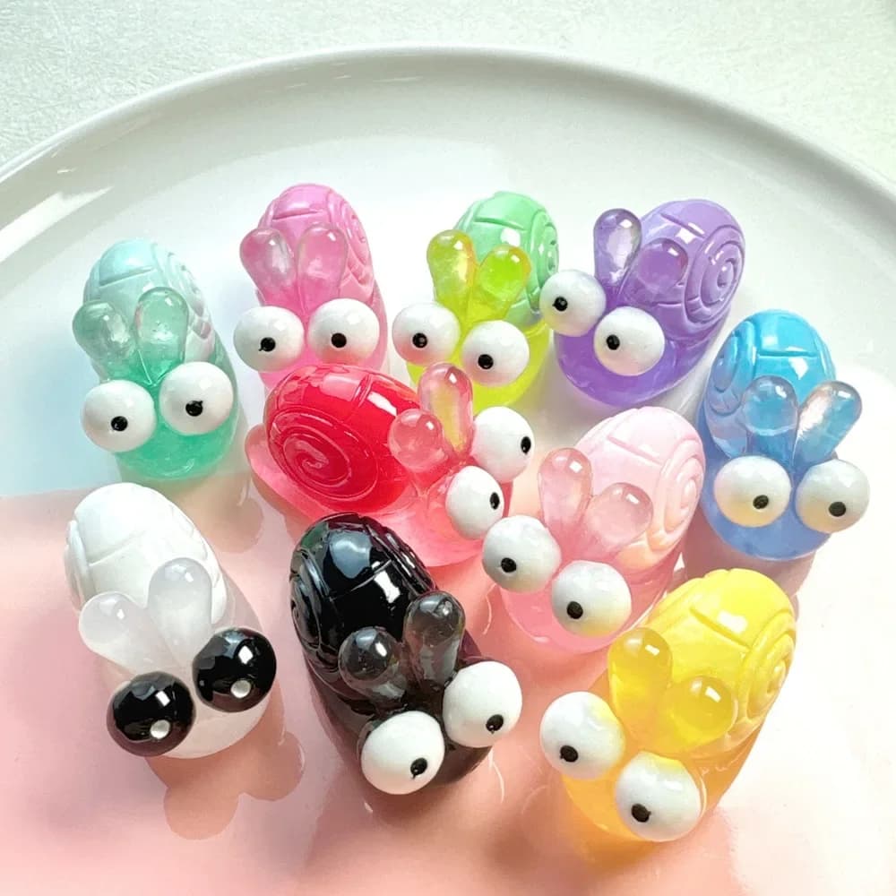 Glow in The Dark 3D Mini Snail Miniature Resin Figure Simulation Model Dollhouse Decor DIY Crafts Collection Desktop Ornament