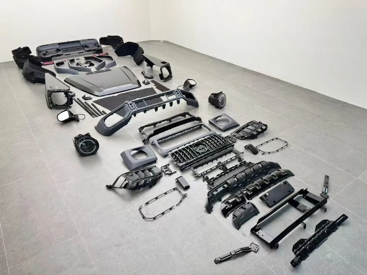 FEITUO Body Kit for W463 03-18 Upgrade to W465 G63 25+ New Condition with Included Clips