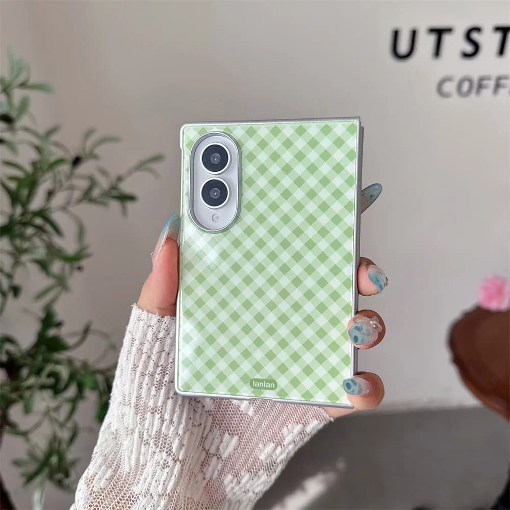 Fresh Green Plaid Checkered Phone Case For Samsung Galaxy Z Fold 8 7 6 Luxury Electroplated Edge Hard Cover Protective Shell