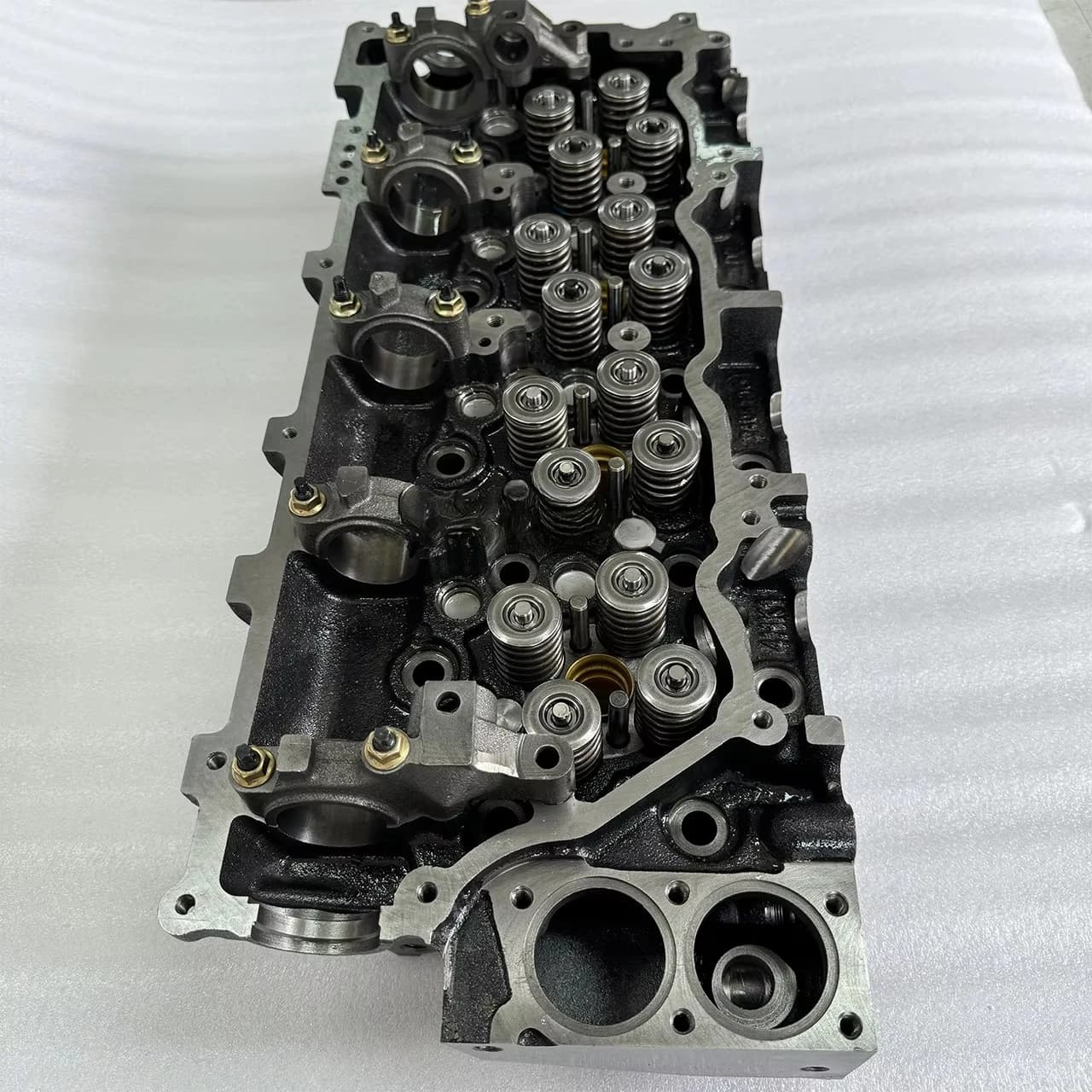 Excavator Machinery Engine Cylinder Head Assembly for 4hk1 4JJ1 4JG1 4JB1 4LE2 4BG1 6HK1 6BG1