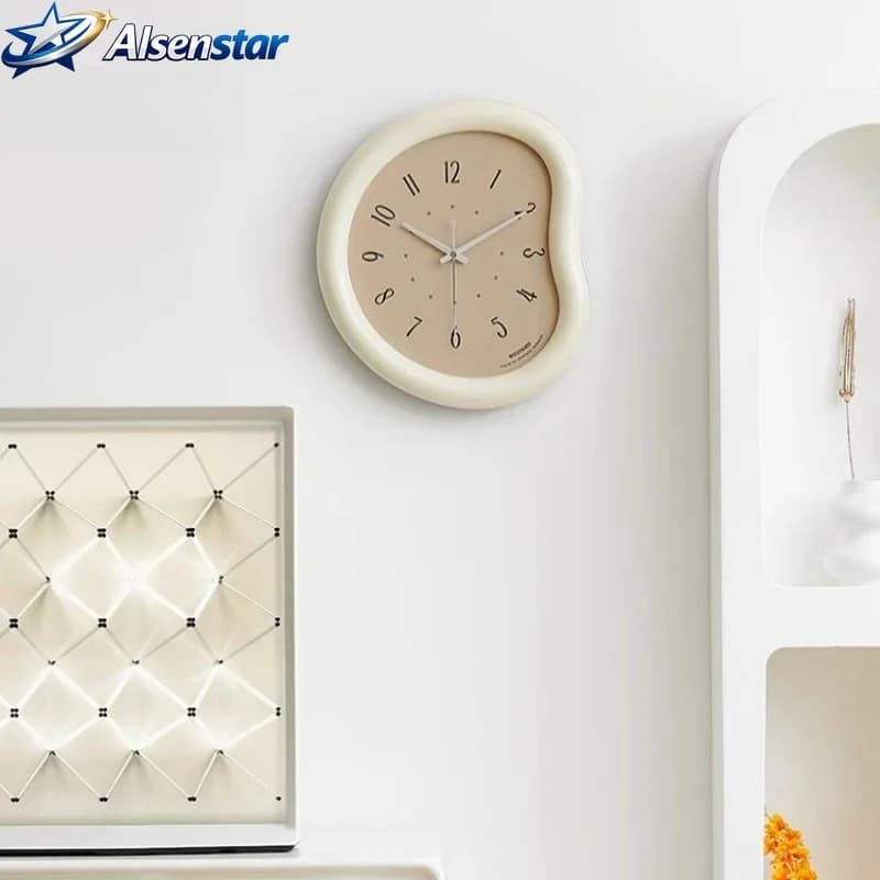 European Aesthetic Clock Wall Modern Art Creative Design Living Room Interior Wall Watch Simple Light Luxury