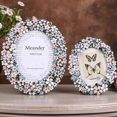 White Flower Textured Hand-Crafted Photo Frame Easel Hook for Tabletop Wall Display Decorative Floral Design