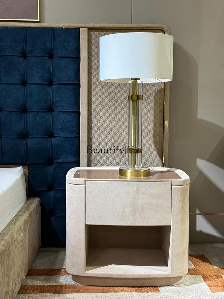 Italian minimalist master bedroom bedside table luxury villa high-end custom storage locker