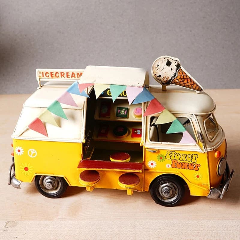 Retro-inspired iron desktop ornament with handcrafted finish ideal for study spaces and daily gifting suitable for friends featu