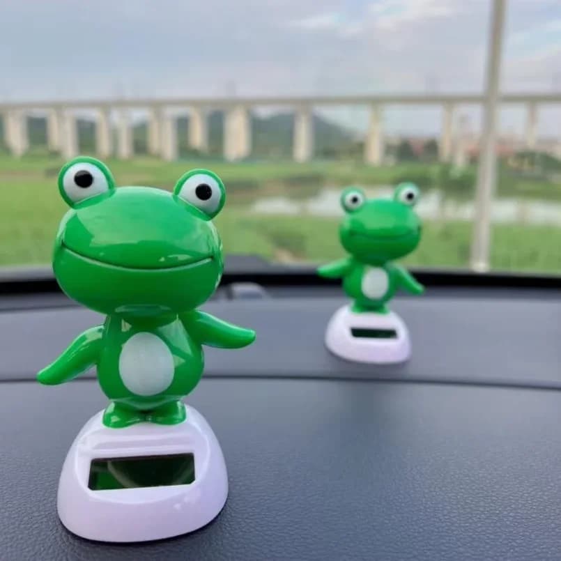 1Pcs Solar Powered Dancing Frog Car Dashboard Decoration Shake Head Frog Car Swinging Bobble Head Frog Auto Interior Ornaments