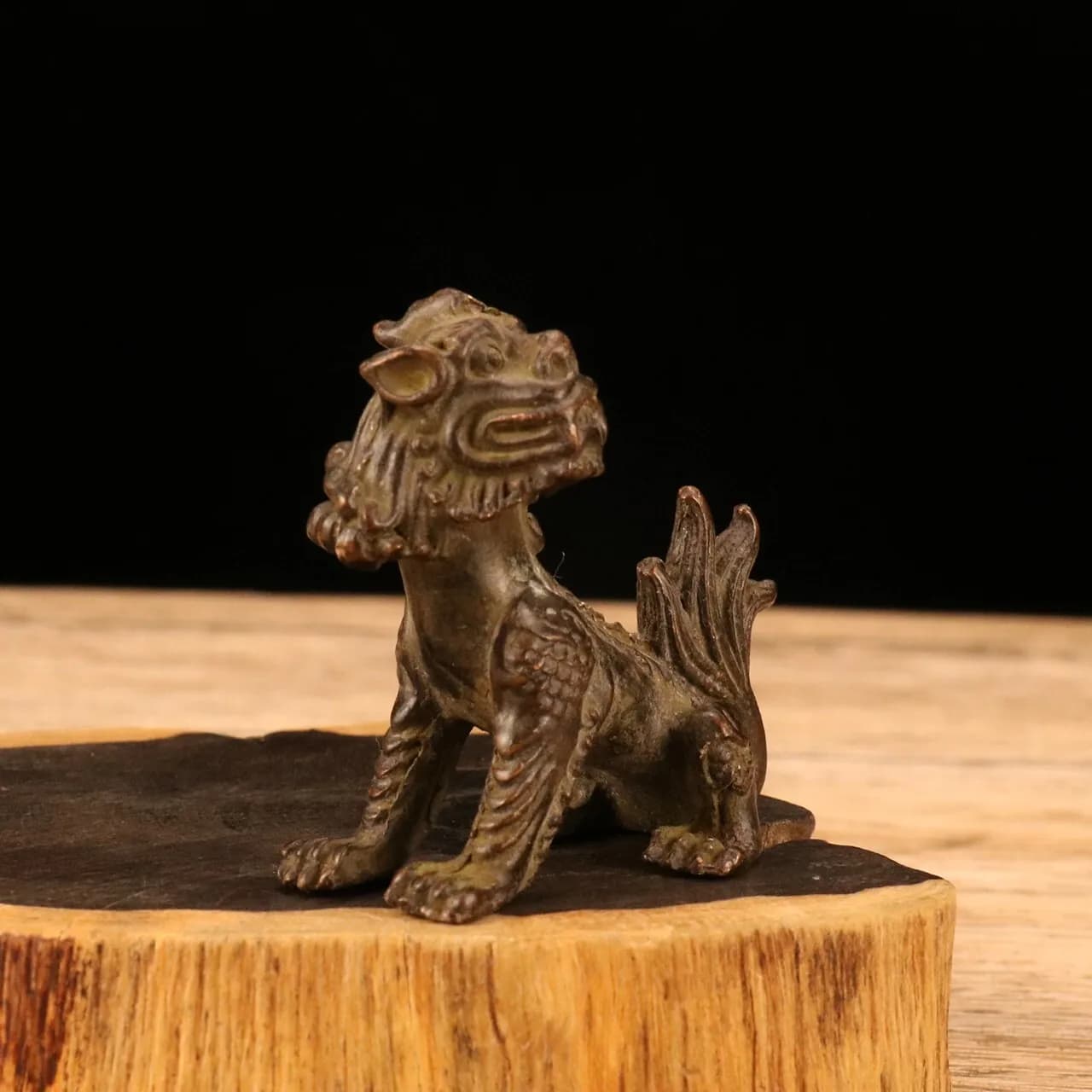 Retro Bronze Mini Kylin Lion Sculpture Auspicious Myth Beast Animal Figurine Tabletop Home Office Decoration Craft