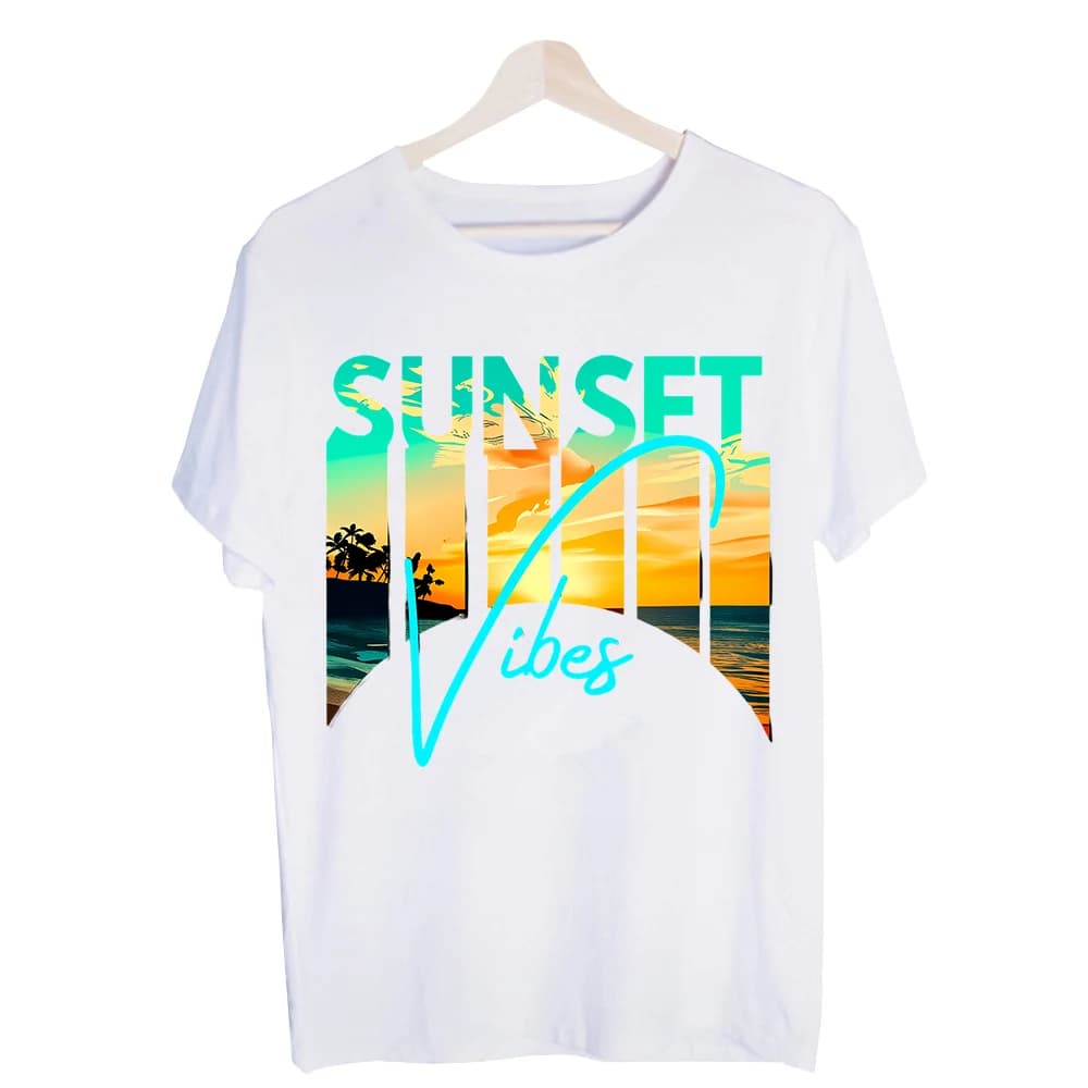 Men's Sunset Beach Graphic Tee, Short Sleeve Crew Neck T-Shirt for Summer Vacation and Casual Outfits