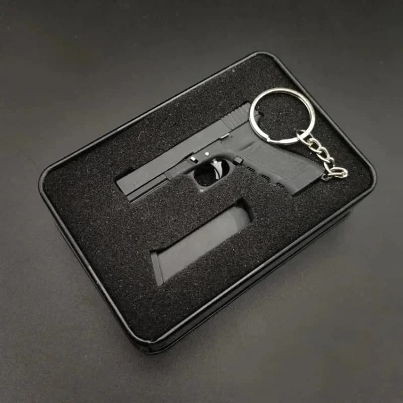 New Pistol Mold 1:3 Alloy Empire G17 Gun Metal Key Chain Pendant Disassembleable Throw The Shells Figurines & Miniatures Crafts