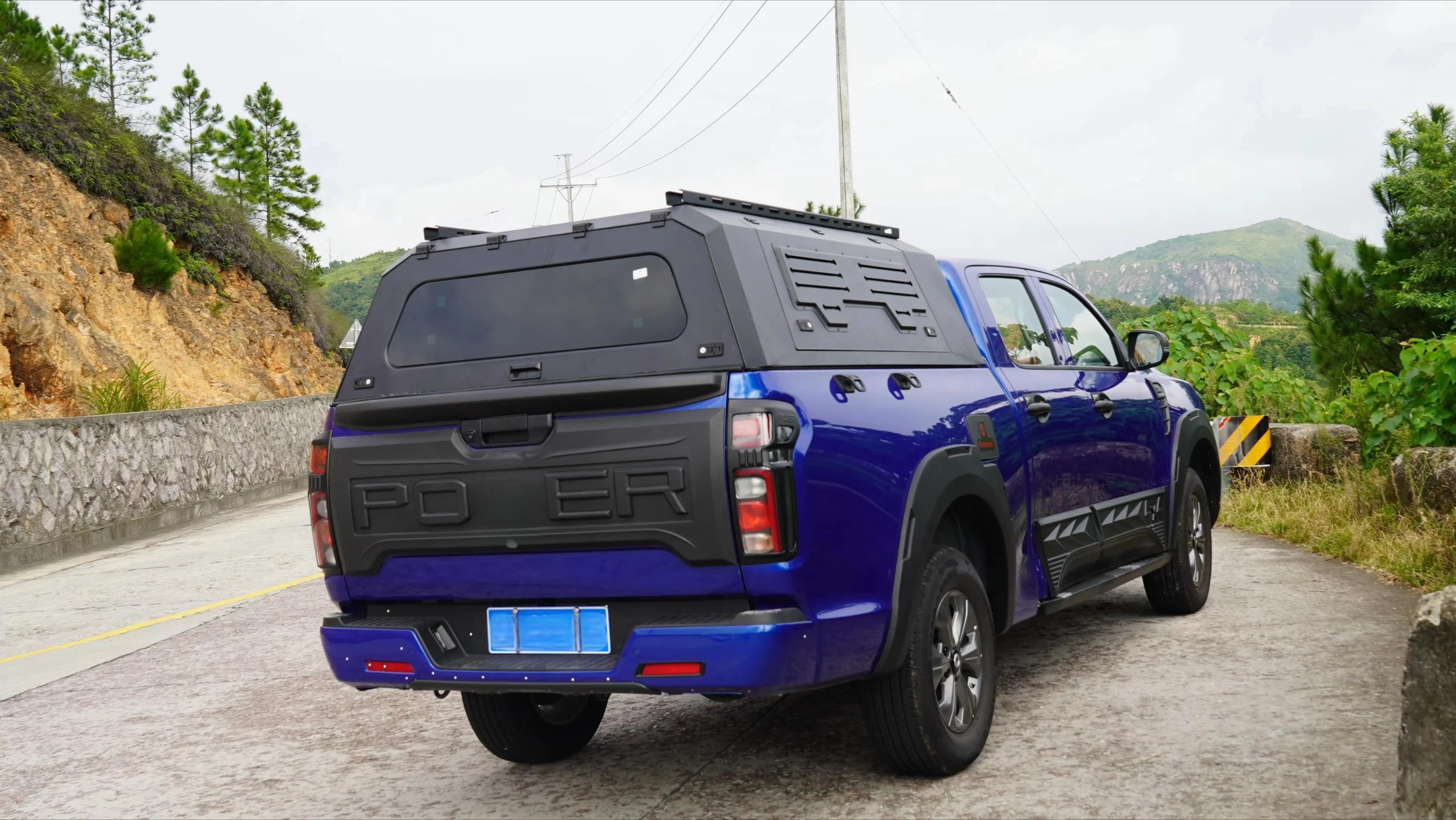 4x4 Waterproof Pickup Camper Topper Steel  Hard Top Camper Canopy for Universal Pickup