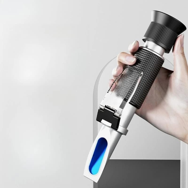 Handheld refractometer High-precision sugar meter refractometer, brine seawater cutting fluid concentration detector