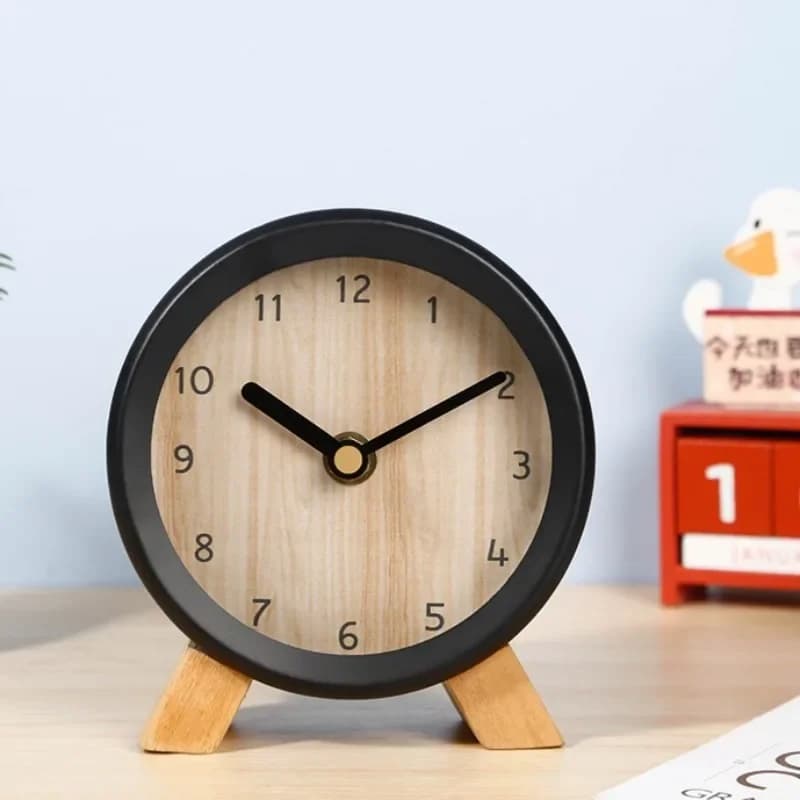 Creative Solid Wood Stand Decorative Table Clock European Minimalist Bedroom Clock Silent and Undisturbed Quartz Watch Ornaments