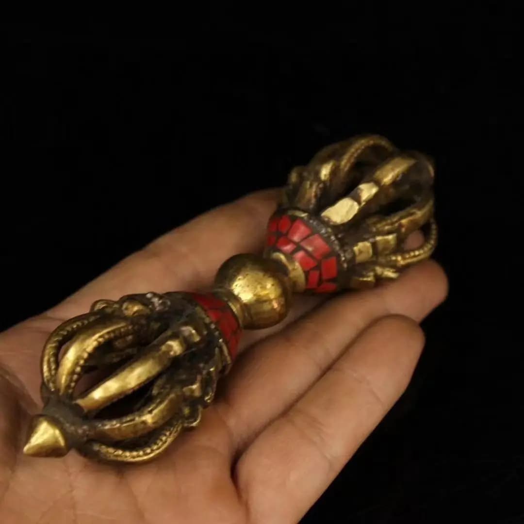 Xizang receives pure copper handmade inlaid nine-strand Dorje magic ware, weighing 194 grams and 12 cm long