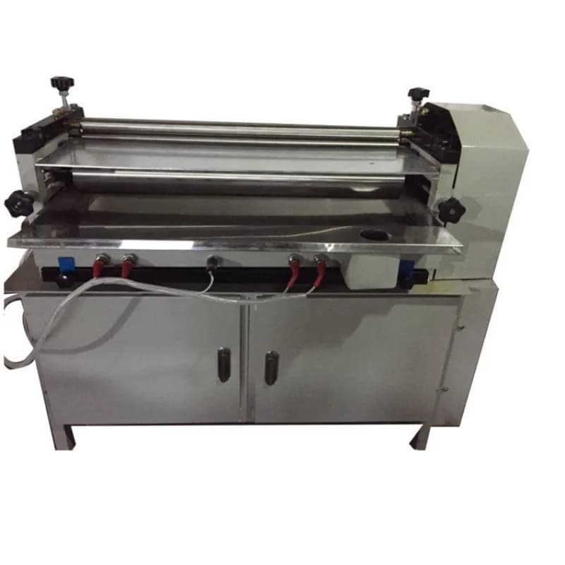 Glue machine, gluing machine, gluing machine