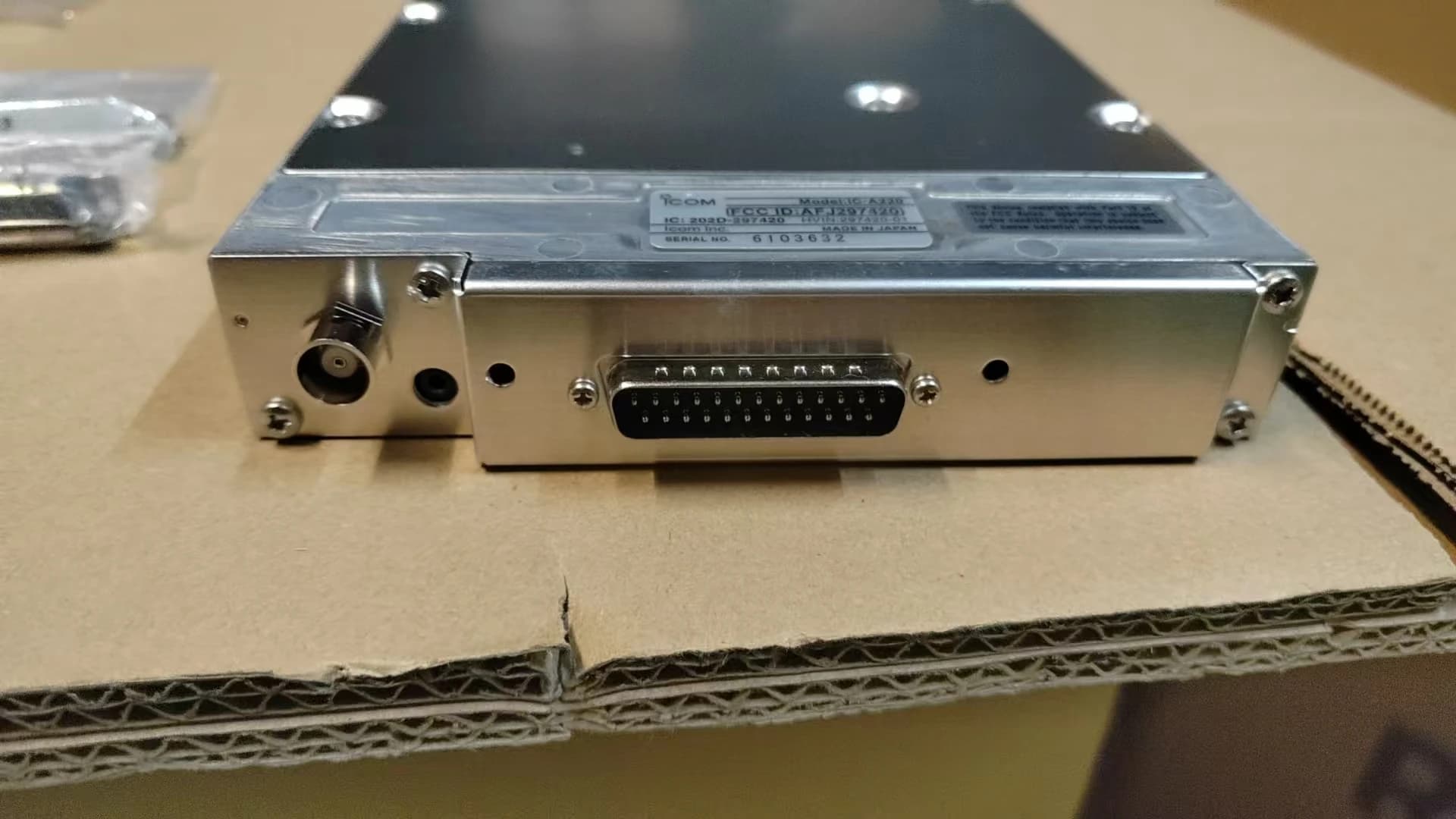 IC-A220E VHF Mobile Radio Communication 118.000-136.992MHz Air Band AM FM Vehicle Mounted Transceiver Aviation Radio for