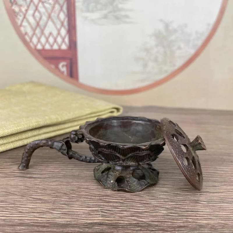 Copper-plated hollowed-out , handheld lotus burner for home use in the living or tea room, incense burn