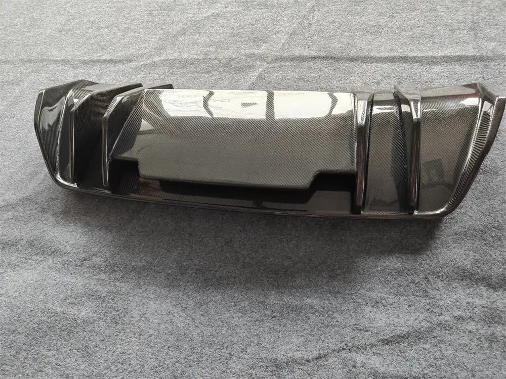 Upgraded Rear Bumper Lip V-Style Carbon Fiber Rear Diffuser Body Kit for 17-19  R8
