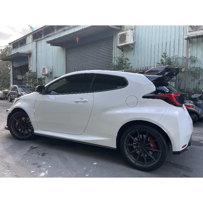 Hot Selling New Carbon Fiber Bumper 2020-2024  Side Skirt Lip