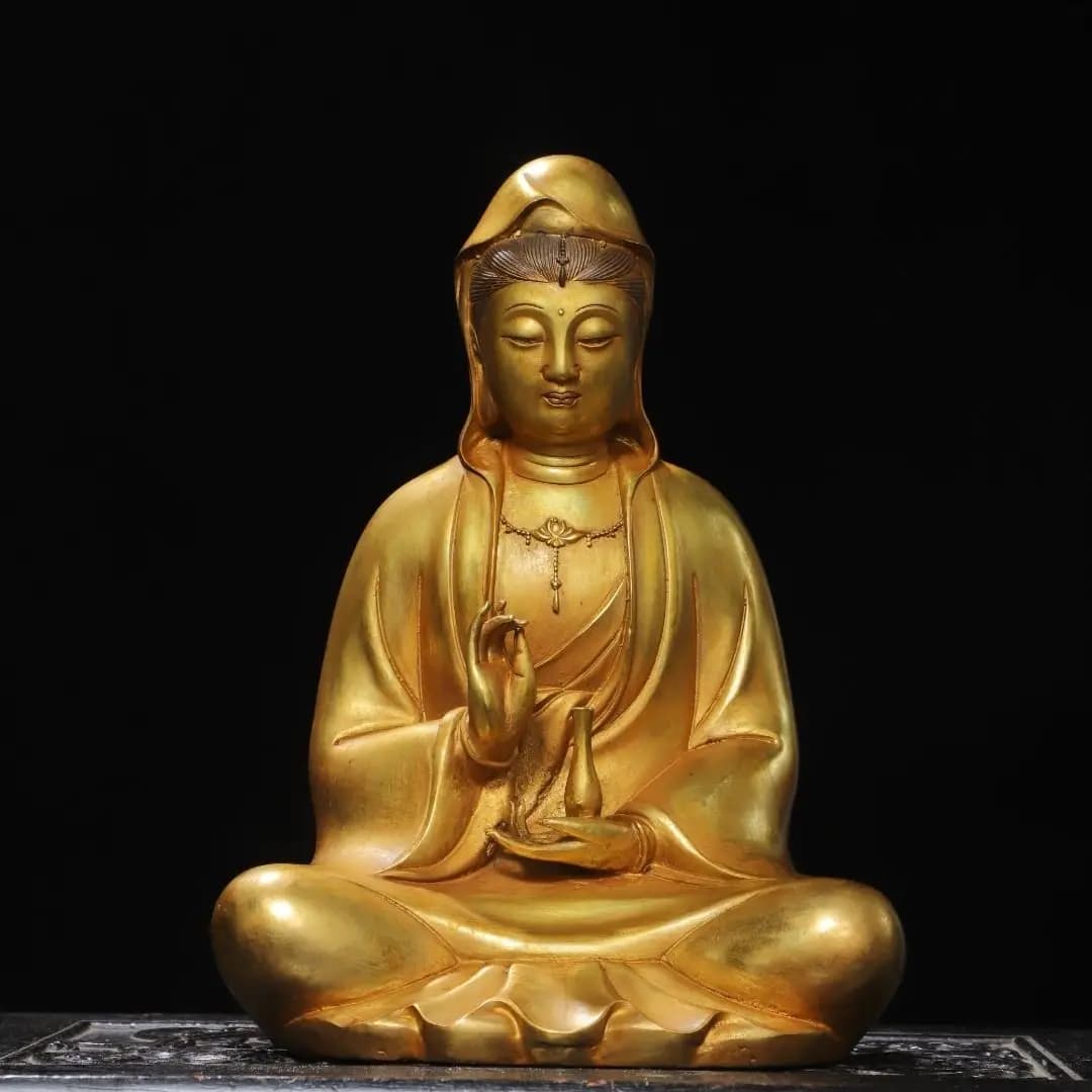 Copper gilt [Guanyin] Height 28 cm Width 21 cm Thickness 15 cm Weight 4.4 kg
