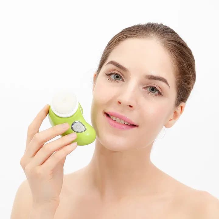 Silicone Electric Facial Cleansing Brush Vibrating Deep Pore Cleansing Face Massager Skincare Tool