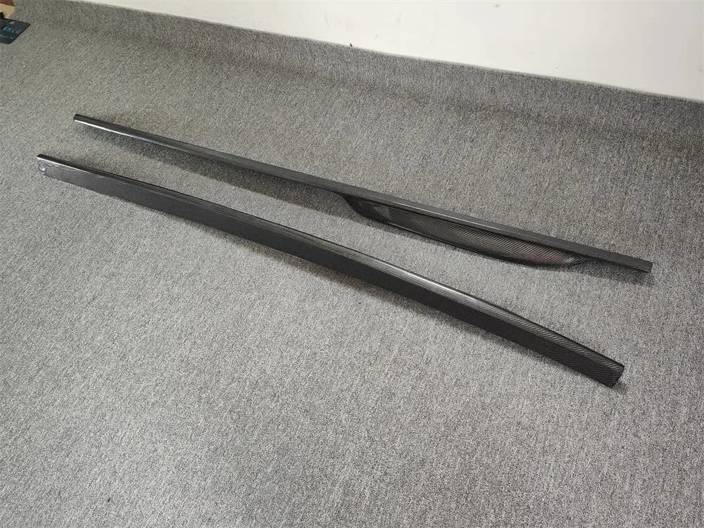 R8 V10 Body Kit with Carbon Fiber Side Skirt