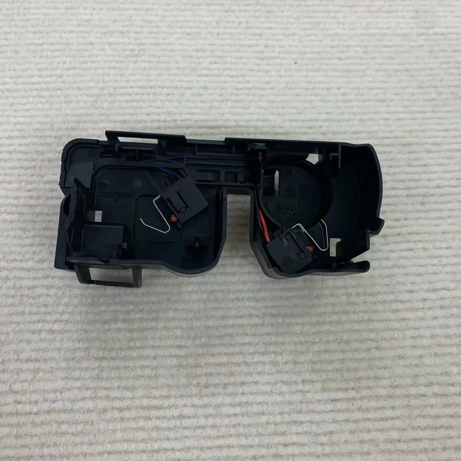 For Mercedess-Benzs Vitos V-Classs V260LW447W448 Cover Lock Switch Sensor Alarm Limit Sensor